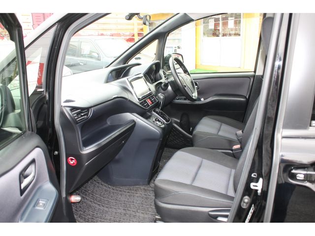 TOYOTA NOAH 2014 Image 31