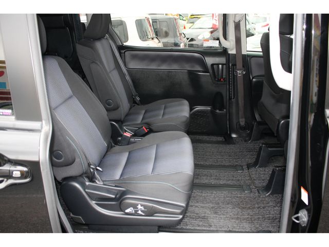 TOYOTA NOAH 2014 Image 31