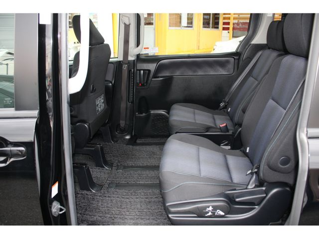 TOYOTA NOAH 2014 Image 31