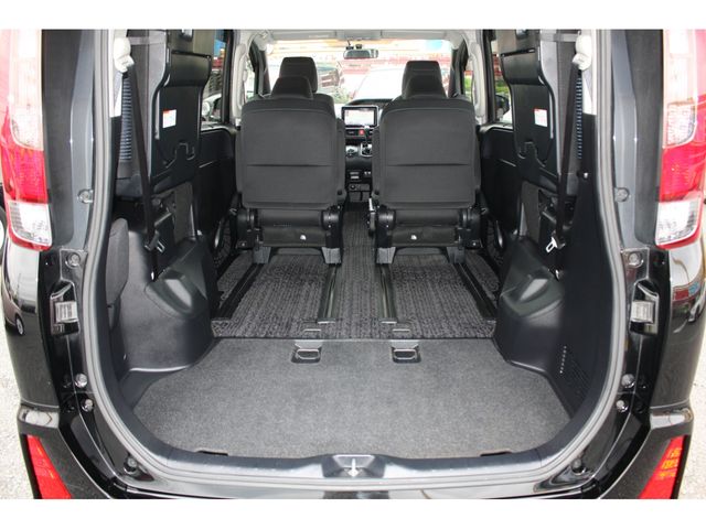 TOYOTA NOAH 2014 Image 31