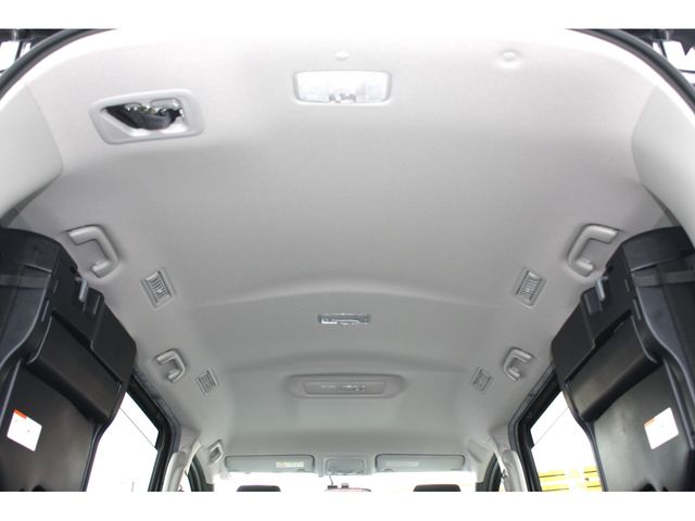 TOYOTA NOAH 2014 Image 31