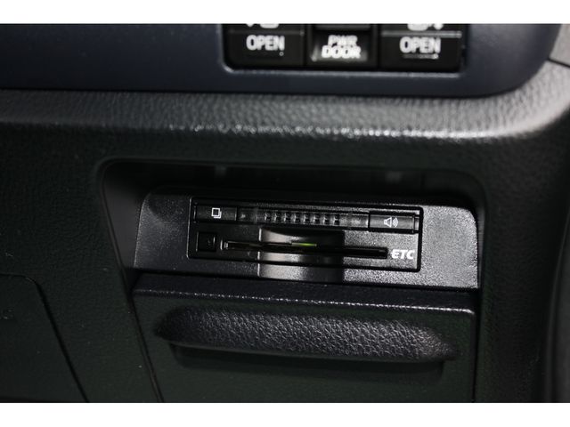 TOYOTA NOAH 2014 Image 31