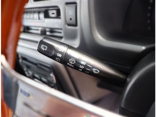 SUZUKI JIMNY 4WD 2002 Image 31