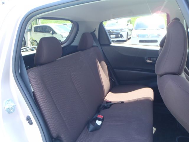 TOYOTA VITZ 2012 Image 31