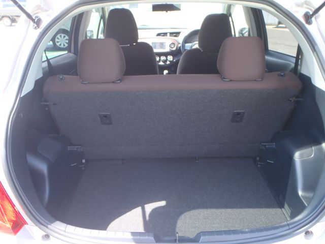 TOYOTA VITZ 2012 Image 31