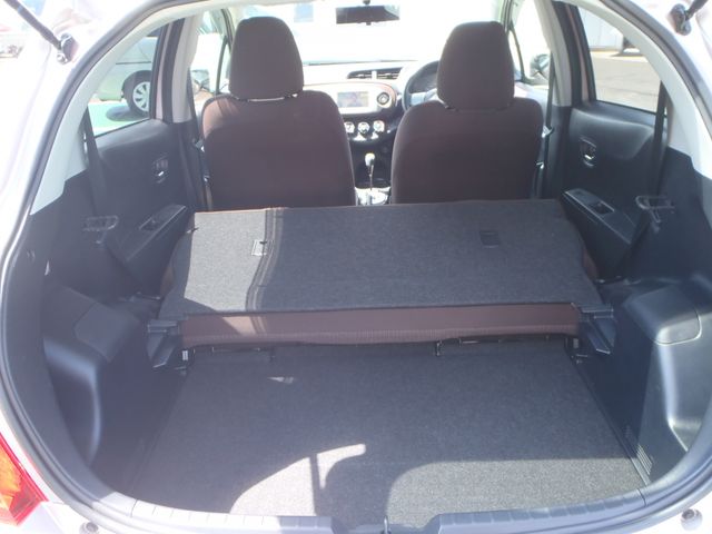 TOYOTA VITZ 2012 Image 31