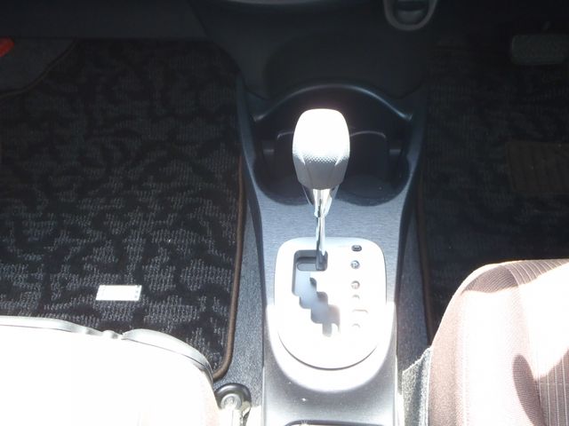 TOYOTA VITZ 2012 Image 31