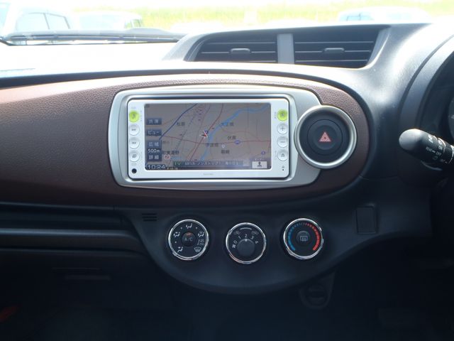 TOYOTA VITZ 2012 Image 31