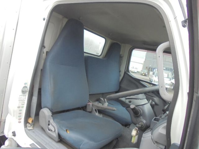 MITSUBISHI CANTER 2011 Image 31