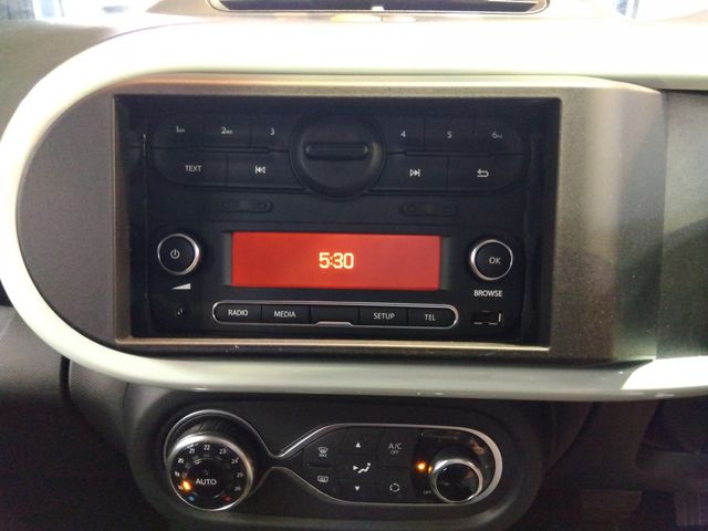 RENAULT TWINGO 2019 Image 31