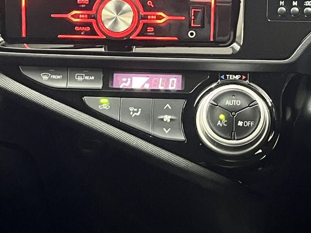 TOYOTA AQUA 2016 Image 31