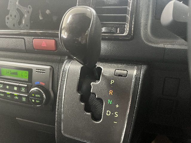 TOYOTA HIACE VAN 2WD 2021 Image 31