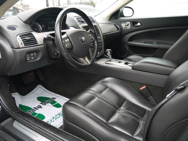 JAGUAR XKSERIES COUP 2006 Image 31