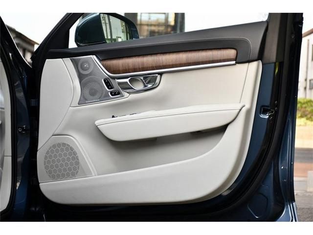 VOLVO V90 2020 Image 31