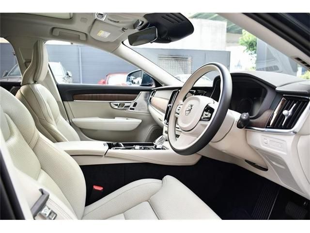 VOLVO V90 2020 Image 31