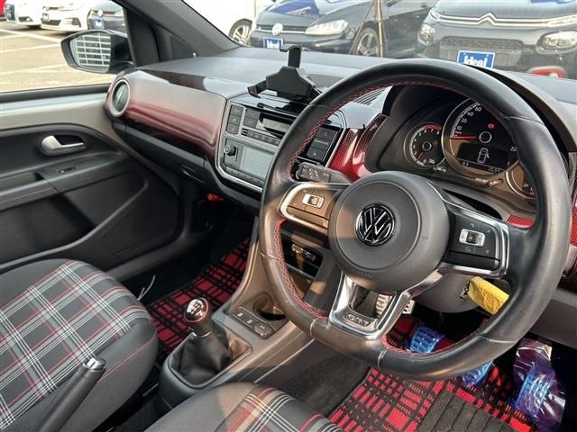 VOLKSWAGEN UP! 2019 Image 31