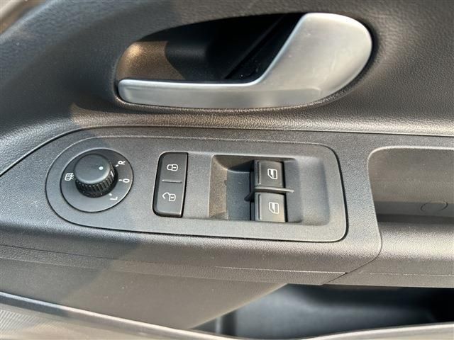 VOLKSWAGEN UP! 2019 Image 31