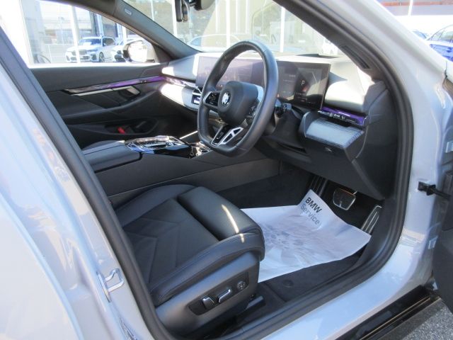 BMW 5SERIES TOURING 2024 Image 31