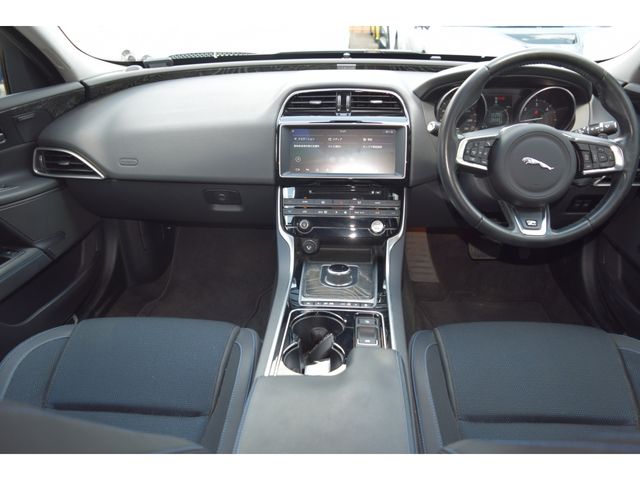 JAGUAR XESERIES 2016 Image 31