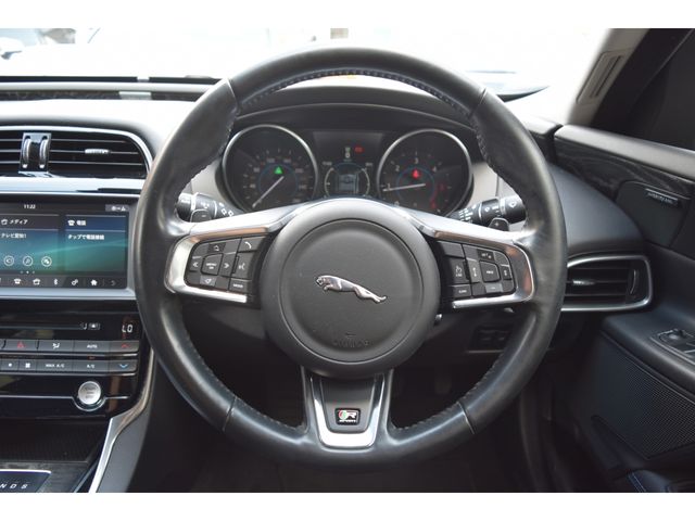 JAGUAR XESERIES 2016 Image 31