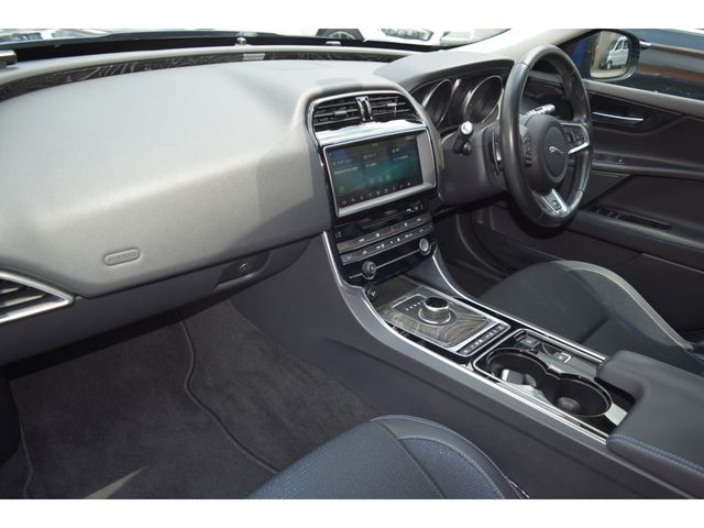 JAGUAR XESERIES 2016 Image 31