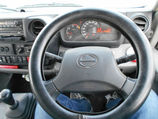 HINO DUTRO 2013 Image 31