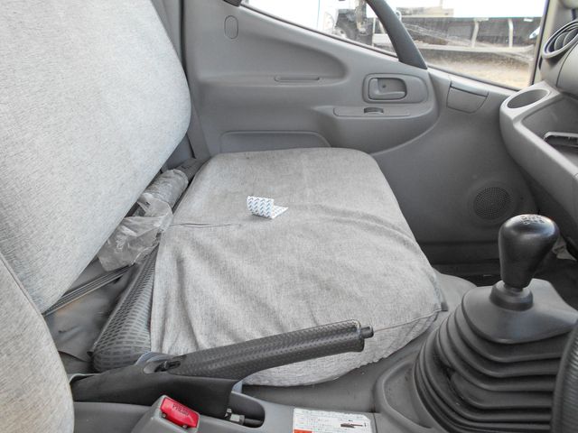 HINO DUTRO 2013 Image 31