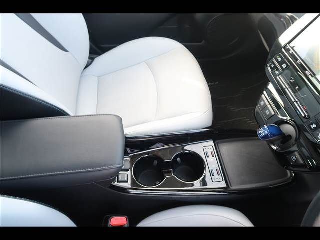 TOYOTA PRIUS 4WD 2020 Image 31