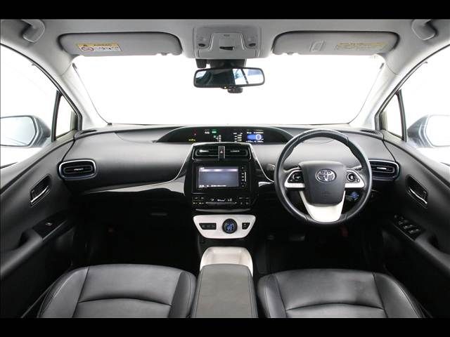 TOYOTA PRIUS 2017 Image 31