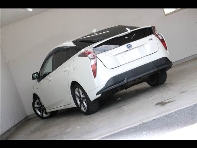 TOYOTA PRIUS 2017 Image 31