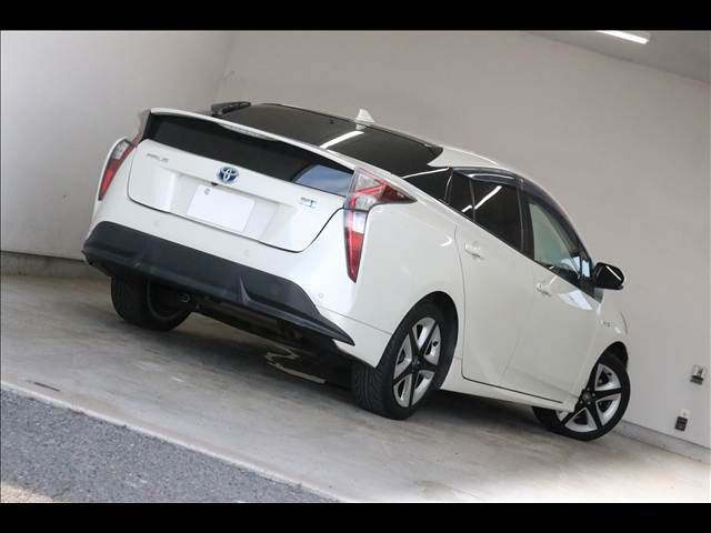 TOYOTA PRIUS 2017 Image 31
