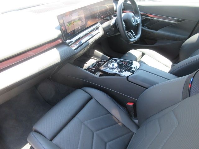 BMW 5SERIES TOURING 2024 Image 31