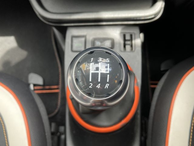 RENAULT TWINGO 2018 Image 31