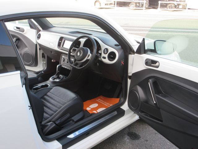 VOLKSWAGEN THE BEETL 2015 Image 31