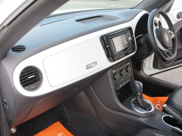 VOLKSWAGEN THE BEETL 2015 Image 31