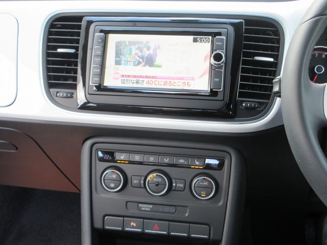 VOLKSWAGEN THE BEETL 2015 Image 31