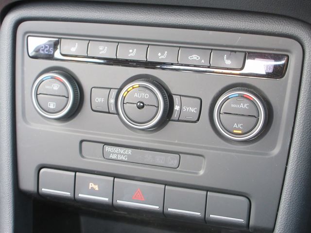 VOLKSWAGEN THE BEETL 2015 Image 31