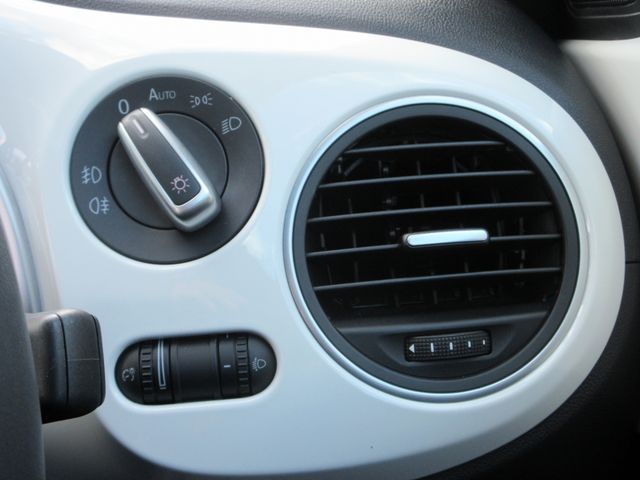 VOLKSWAGEN THE BEETL 2015 Image 31
