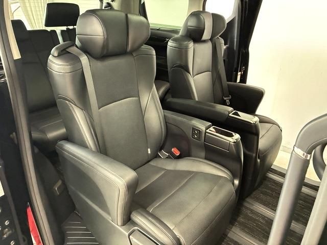 TOYOTA VELLFIRE 2018 Image 31