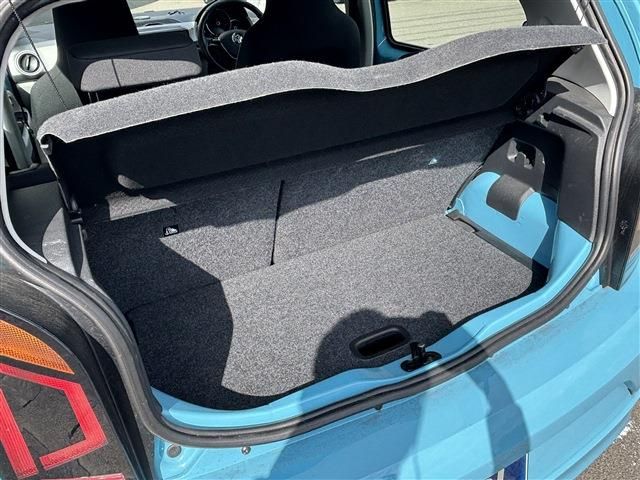 VOLKSWAGEN UP! 2018 Image 31