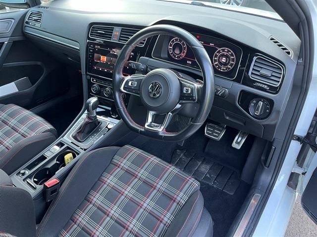 VOLKSWAGEN GOLF GTI 2018 Image 31