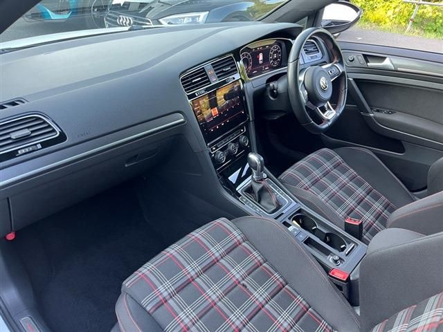 VOLKSWAGEN GOLF GTI 2018 Image 31