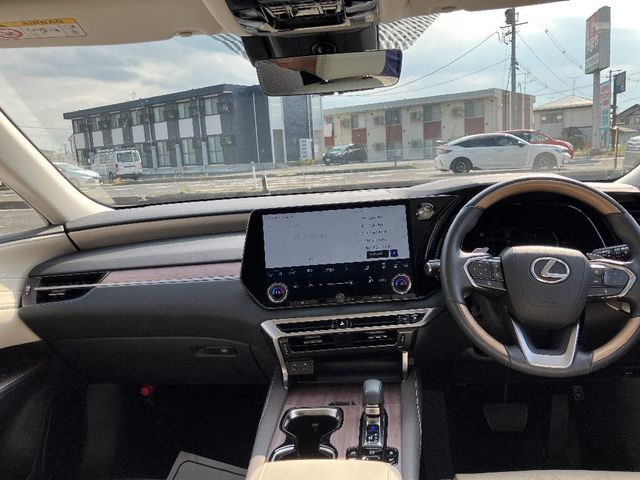 TOYOTA LEXUS RX450H+ 2023 Image 31