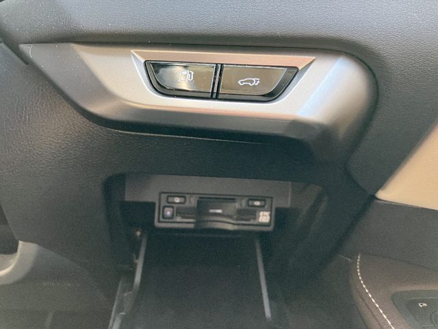 TOYOTA LEXUS RX450H+ 2023 Image 31