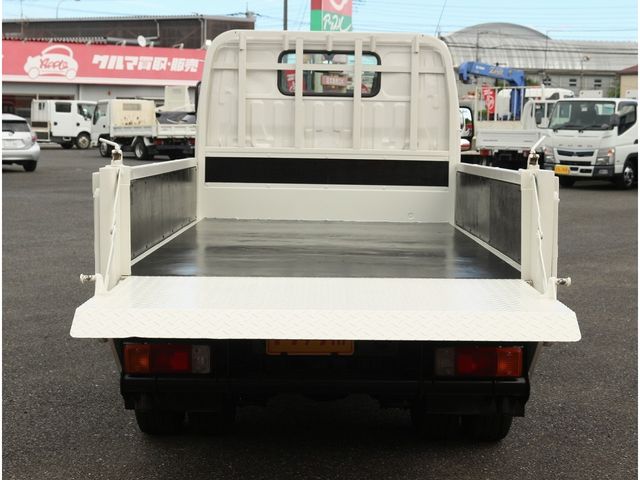 HINO DUTRO 2012 Image 31