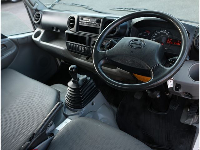 HINO DUTRO 2012 Image 31