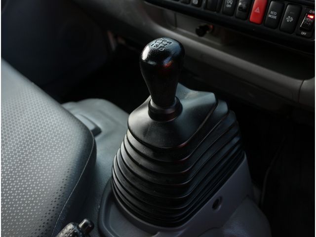 HINO DUTRO 2012 Image 31