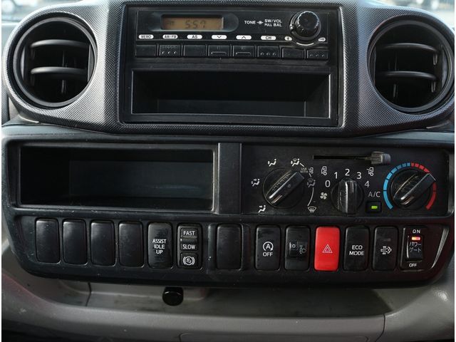 HINO DUTRO 2012 Image 31