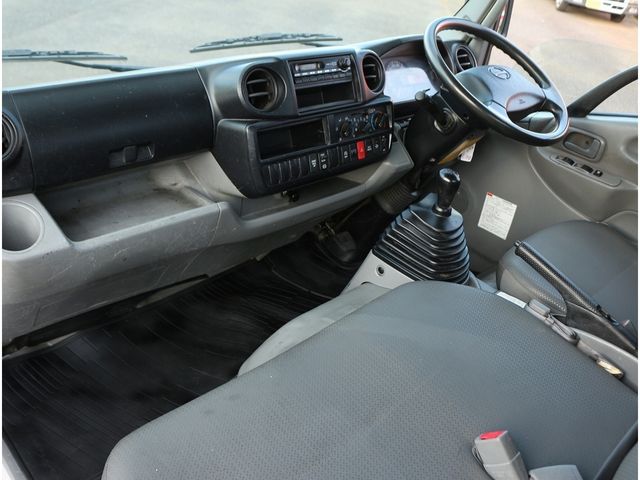 HINO DUTRO 2012 Image 31