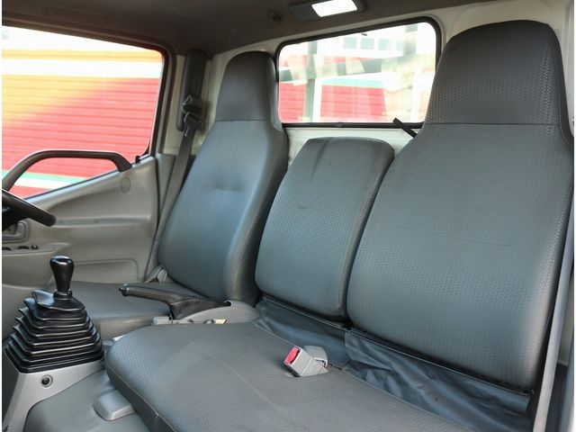 HINO DUTRO 2012 Image 31